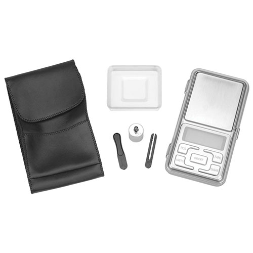 La balance numérique Frankford Arsenal® DS-750 offre une précision extrême pour mesurer la poudre, les balles ou les cartouches, avec des commandes simples et accessoires inclus.