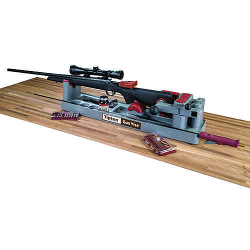 Le Tipton Gun Vise™ est ton allié idéal pour le nettoyage et le gunsmithing, avec un support en caoutchouc, un accès rapide et des compartiments intégrés.