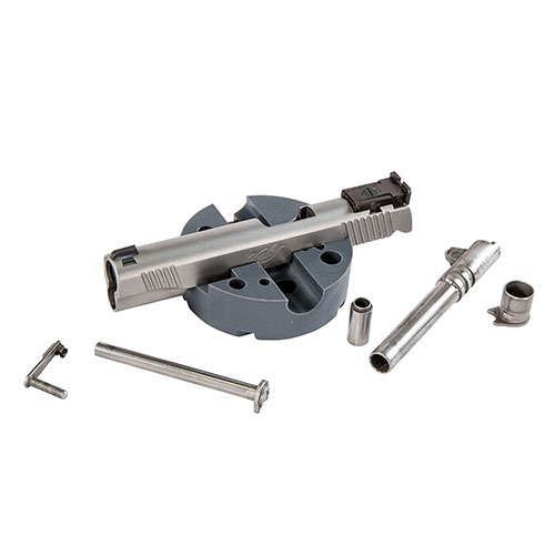 Le Wheeler Universal Bench Block en uréthane non-marquage est idéal pour travailler sur des pistolets M1911 et d'autres armes comme les 10/22.
