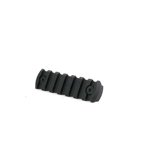 Le Tactical M-LOK Picatinny Rail est en aluminium 6061-T6, anodisé noir, durable et inclut un point de fixation pour s'adapter aux systèmes M-LOK.