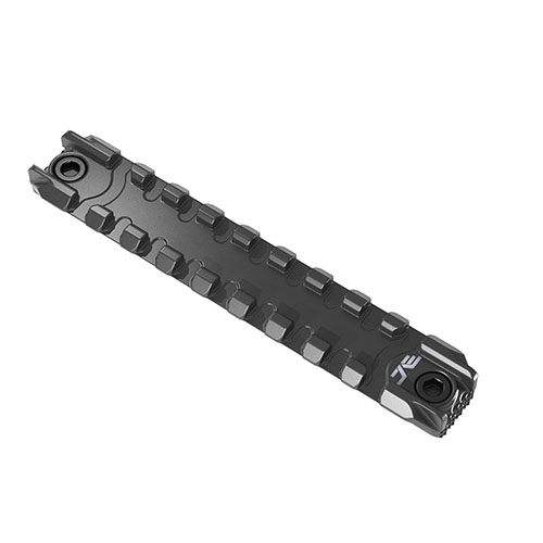 Les rails Picatinny M-LOK de 4" te permettent de fixer facilement des bipieds et d'autres accessoires conformes aux spécifications 1913, pour une personnalisation optimale.