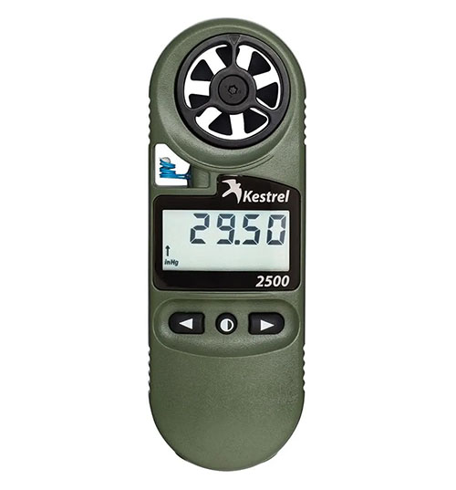 Le Kestrel 2500NV te donne des données météo précises avec son capteur de pression, un rétroéclairage adapté à la vision nocturne et une étanchéité IP67.