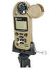 Avec le Tripod Clamp Kestrel, tu peux fixer n'importe quel Kestrel Meter sur un trépied 1/4-20, idéal pour des mesures précises en toute stabilité.