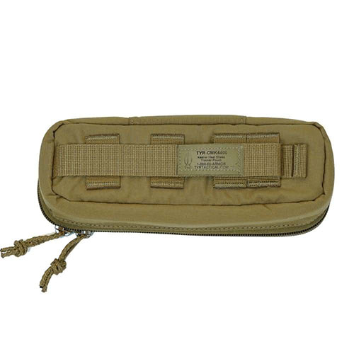 Le Kestrel HST MOLLE Carrying Pouch est résistant, léger et parfait pour transporter tous tes appareils Kestrel en toute sécurité grâce à sa fermeture à double zip.