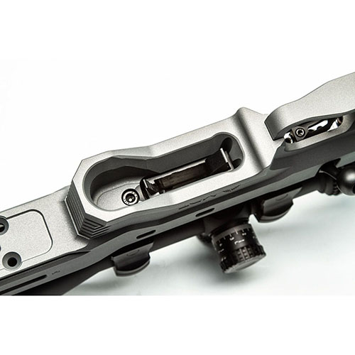 Améliore ton CZ 452 / 455 / 457 avec le MDT Extended Magazine Latch et Spacer Kit pour un chargement plus rapide et une meilleure maniabilité.
