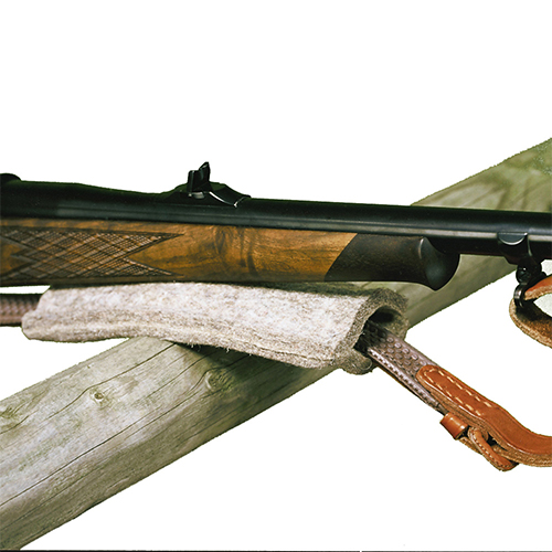 Le repose-fusil élégant en feutre de laine VFG protège ton arme lors du tir et se fixe facilement à une sangle grâce à Velcro, toujours prêt à l'emploi.