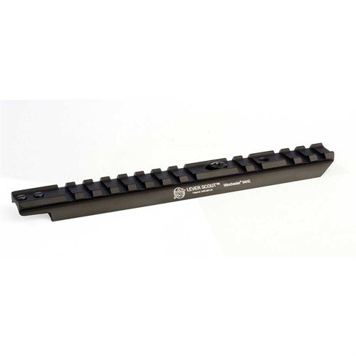 Le LEVER ACTION LEVER SCOUT MOUNT te permet de monter un scope léger sur ton Winchester 94, offrant une visée rapide, sans modifier ton arme.