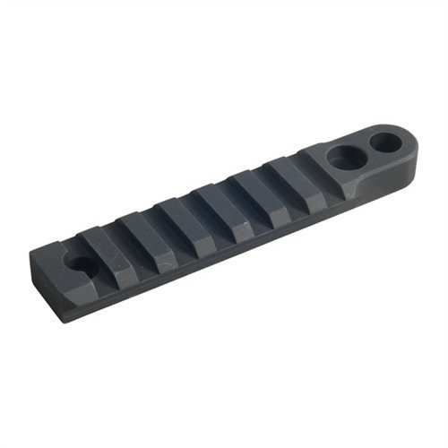 Le rail d'accessoire bipod Picatinny de BADGER ORDNANCE est léger, en aluminium Mil-Spec, avec un point de fixation pour sangle et un montage facile.