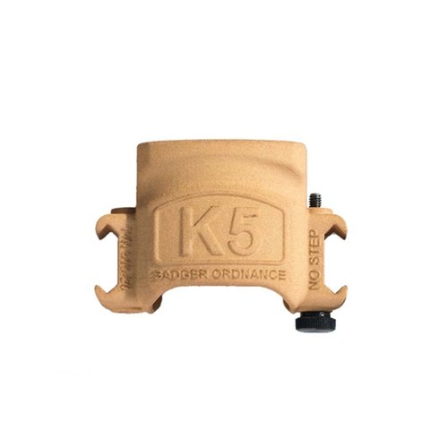 Le K5 Mount pour Kestrel te permet de lire facilement les données météo sans changer de position, fixé solidement sur le rail Picatinny de ton viseur.