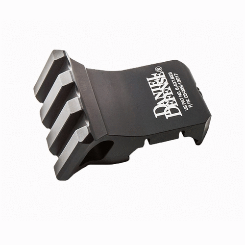 Le rail décalé 1 O'Clock de Daniel Defense est léger, robuste et permet de monter facilement des optiques ou lumières, tout en préservant ta visée.