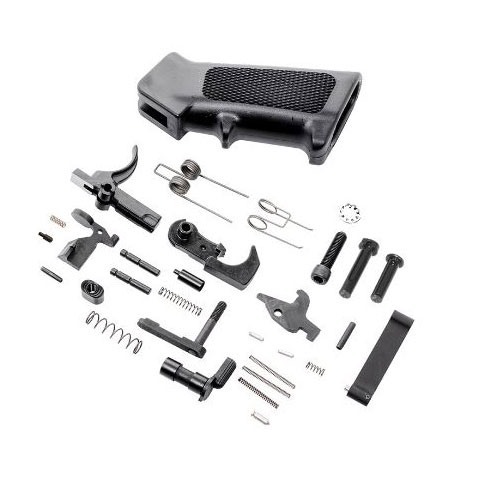 Le kit CMMG AR-15 contient toutes les pièces nécessaires pour assembler ou réparer un lower receiver, avec des composants de haute qualité pour une opération fluide.