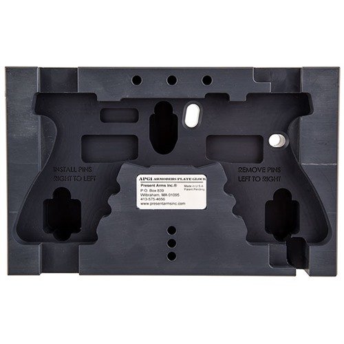 La plaque d'armurier pour Glock de Present Arms est idéale pour un travail ergonomique sans mains, avec des découpes spécifiques pour un démontage facile.