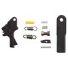 Améliore ton M&P avec le kit Flat-Faced Forward Set Sear & Trigger d'Apex, offrant un poids de détente plus léger et un contrôle optimal pour des tirs précis.