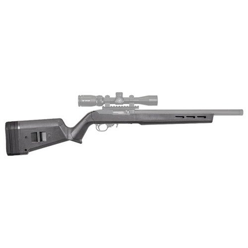 Le RUGER 10/22 Hunter X-22 offre une construction en polymère renforcé, un angle de prise optimisé, une longueur de crosse ajustable et de nombreuses options de montage.