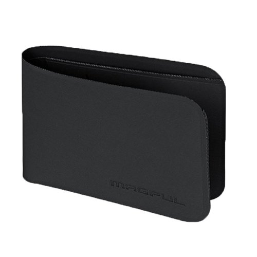 Le portefeuille DAKA Bifold de Magpul est ultra mince, résistant aux produits chimiques et parfait pour le transport quotidien, tout en offrant plus de place pour tes essentiels.