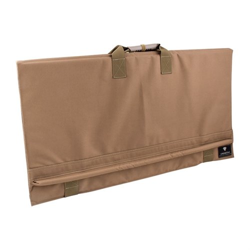 Le tapis de tir CROSSTAC offre un confort exceptionnel grâce à son rembourrage épais, une protection contre les intempéries et un design pratique pour transporter ton arme.