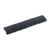 Les XTM Enhanced Rail Panels de MAGPUL offrent une texture anti-glisse, se fixent facilement sur un rail Picatinny et permettent de gérer les câbles de lumière/laser.