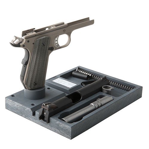 Le 1911 Armorer Plate avec MP-1A et Swivel te permet de démonter, nettoyer et réparer ton arme en toute sécurité, pour un entretien optimal.