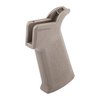 Améliore ton contrôle avec la MOE SL Grip de MAGPUL, offrant un angle de prise vertical, une texture agressive et un design slim pour un confort optimal.
