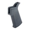 Améliore ton AR-15/M4 avec la MOE SL Grip de MAGPUL, offrant un angle de prise vertical, une texture agressive et un design ergonomique pour un contrôle optimal.