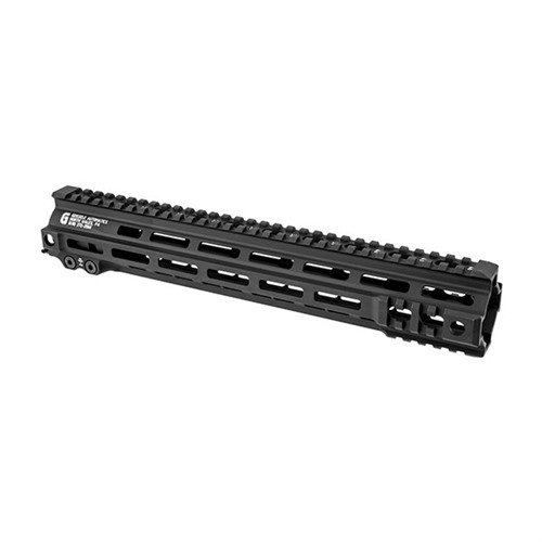 Le Super Modular Rail MK4 M-LOK™ de Geissele est ultra-léger, robuste et modulaire, avec des sections picatinny intégrées et un maximum de ventilation pour dissiper la chaleur.