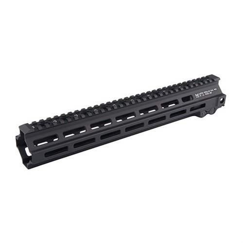 Le rail M-LOK de 13,5" de Geissele est léger, robuste et modulaire, offrant de nombreux points d'attache et une installation facile pour personnaliser ton AR-15.