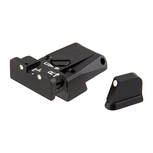Améliore ton arme avec le CZ Adjustable Sight Set de L.P.A. SIGHTS : design compact, ajustement micrométrique et installation facile grâce à un dovetail conique.