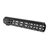 Découvre le garde-main SP Series de Midwest Industries : robuste, en aluminium, avec 7 slots M-LOK, un rail MIL-STD 1913 et fabriqué aux USA.