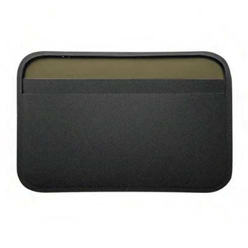 Découvre le DAKA Essential Wallet de Magpul : compact, durable et résistant à l'eau, il peut contenir 3-7 cartes et s'adapte parfaitement à ton quotidien.