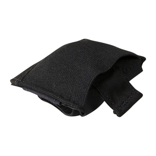 Le Ten-Speed Dump Pouch de Blue Force Gear peut contenir jusqu'à 10 chargeurs AR-15 et se replie en un petit paquet de ceinture quand il est vide.