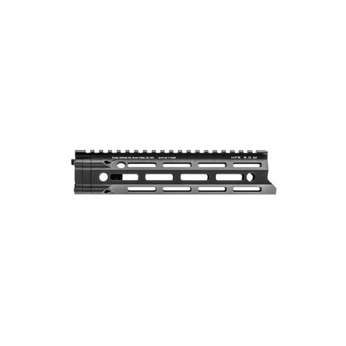 Le MFR XS M-LOK de Daniel Defense offre une prise en main facile, un poids léger, de nombreux points d'attache M-LOK et une finition anodisée durable.