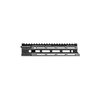 Le MFR XS M-LOK de Daniel Defense offre une prise en main facile, un poids léger, de nombreux points d'attache M-LOK et une finition anodisée durable.