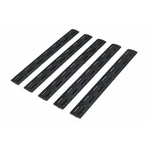 Les panneaux BCM M-LOK® protègent tes mains, améliorent la prise et s'adaptent à ta carabine avec un matériau flexible et léger, découpable à la longueur souhaitée.