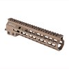Le Geissele MK14 Super Modular Rail est léger, solide, avec un profil étroit, des emplacements M-LOK pour accessoires et un rail Picatinny continu.