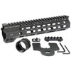 Le handguard Combat M-LOK de Midwest Industries est léger, en aluminium, avec des points de fixation M-LOK et un rail Picatinny pour personnaliser ton AR-15.