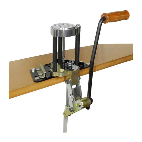 Avec le Lee 4 Hole Turret Press, tu bénéficies d'une conception robuste, d'un auto index, d'un récupérateur de douilles et d'un confort inégalé pour le rechargement.