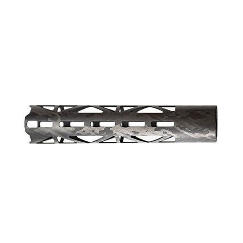 Le handguard en carbone de 10" est léger (5,2 oz) et dissipe la chaleur, te permettant de tirer sans souci de brûlure sur ton AR-15.