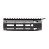 Améliore ton AR-15 avec le rail Omega M-LOK de Daniel Defense : installation facile, design léger, et fabrication en aluminium de qualité aéronautique.