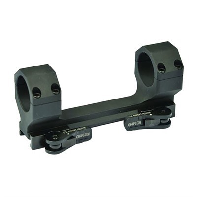 Le Delta Scope Mount d'American Defense est léger, robuste et s'adapte parfaitement aux rails Picatinny, assurant un maintien solide pour ton AR-15.