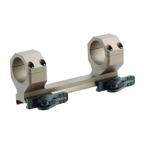 Le Delta Scope Mount d'American Defense est léger, robuste, et s'ajuste facilement sur ton AR-15 grâce à son système QD Auto Lock pour une fixation sûre.