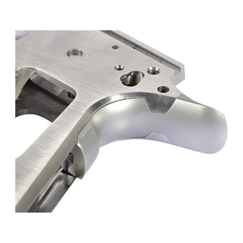 La sécurité de poignée JEM 1911 Beavertail est surdimensionnée pour un ajustement parfait, avec un pad de contact agrandi et un trou de goupille reamé pour une sécurité optimale.