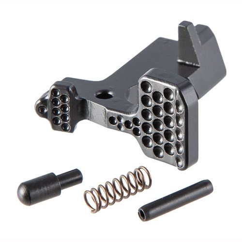 Le bolt catch AR-15 ABC/R V3 offre un accès amélioré avec des palettes angulaires, une surface accrue et des options adaptées aux utilisateurs gauchers et droitiers.