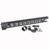 Le handguard Combat M-LOK de Midwest Industries pour AR-15 est léger, en aluminium, avec 7 points de fixation M-LOK et un rail Picatinny pour personnaliser ton arme.