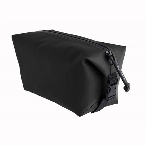Le DAKA Takeout est un sac résistant aux intempéries de 3,5 L, avec une fermeture éclair YKK Aqua Guard, idéal pour ranger et transporter ton équipement.