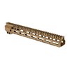 Le handguard Combat M-LOK de Midwest Industries, en aluminium, offre un design free-float, 7 points de fixation M-LOK et un rail Picatinny pour personnaliser ton AR-15.