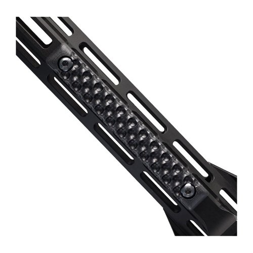 Les panneaux VZ Hydra offrent une texture ondulée unique, mesurant 120mm de long et s'adaptent à 3 slots M-LOK pour un contrôle optimal de ton arme.