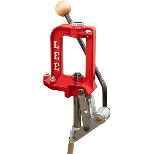 La presse BREECH LOCK CHALLENGER de LEE PRECISION offre une ouverture large, un système de changement rapide des dies et un ramasse-prime efficace pour un rechargement facile.