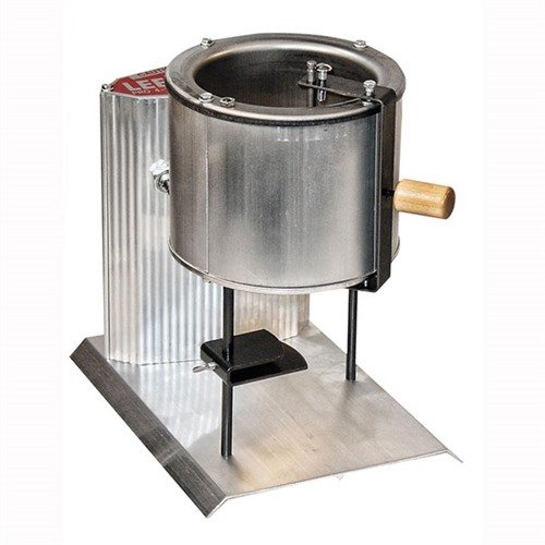 Le PRO 4-20 Lead Melter de LEE Precision offre une capacité de 20 lb, un thermostat fiable et une vanne de contrôle de flux ajustable pour un moulage précis.