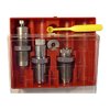 Le set de 3 dies PACESETTER pour 220 Swift inclut un Full Length Sizing Die, un Bullet Seating Die, un Factory Crimp Die et plus, compatible avec toutes les presses 7/8"-14.