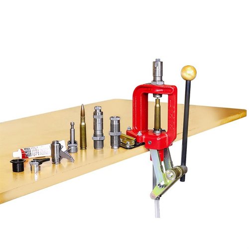 Le kit de rechargement Lee Classic Cast pour 50 BMG inclut une presse robuste, un ensemble de 2 dies, un Shell Holder, un Ram Prime et de la lubrification.
